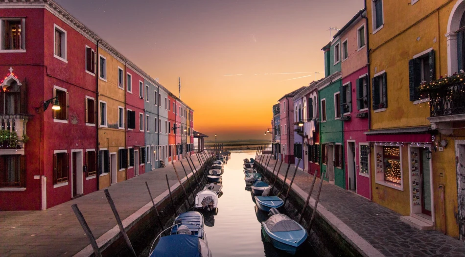 bold colors venice